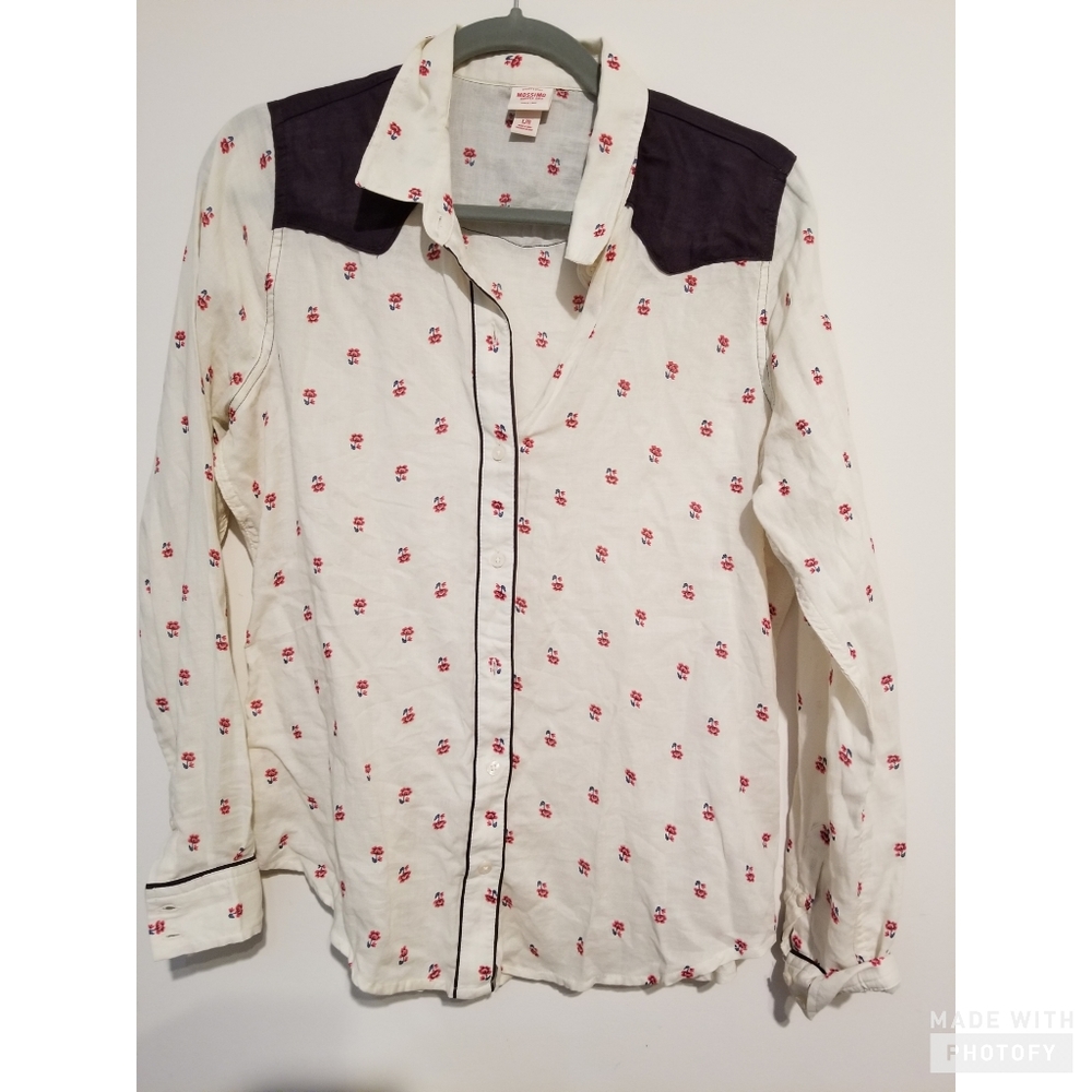 Western inspired womens buttoned up shirt
